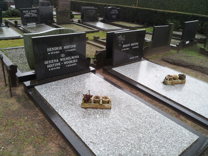 Graves of Henk and Mien Hoitink and their son Dinant