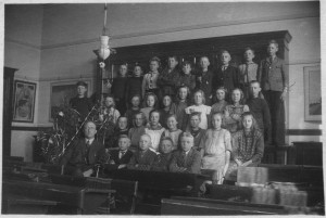School O. Henk is the third from the left in the back row.