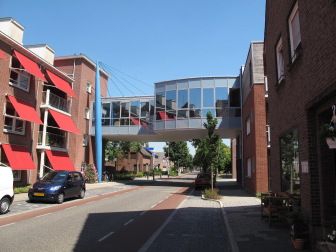 Dinxperlo, street exactly on the border. Credits: Michielverbeek (Wikimedia Commons) under CC-BY-SA license.