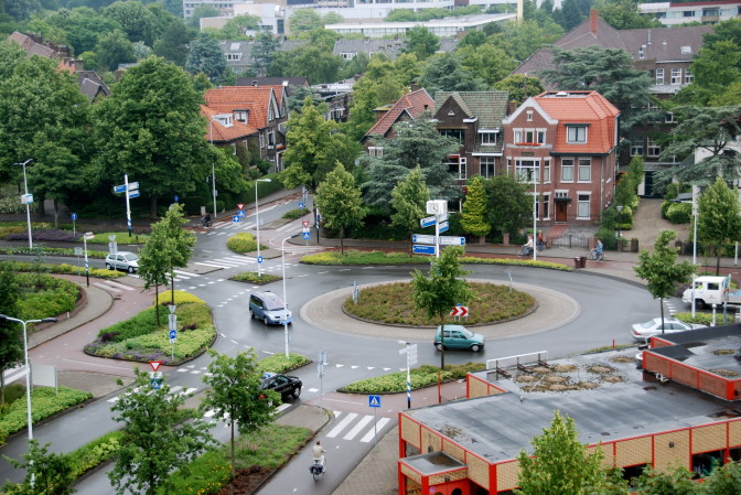 Example of a roundabout with separate bike lanes where bikes have the right of way
