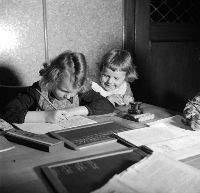 children learning to write