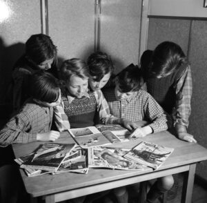 children reading magazines